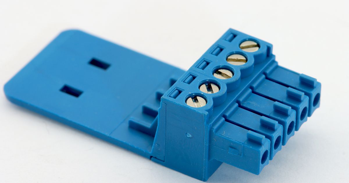 How 5-Pin Connectors Distribute Power Safely and Efficiently