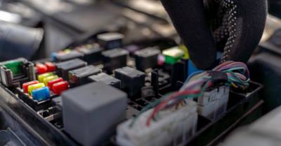 Identifying Wire Colors in 7-Cavity Car Connectors